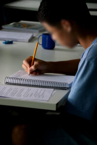Jovens e egressos do sistema socioeducativo conquistam bolsas de ensino superior pela UNIVALI