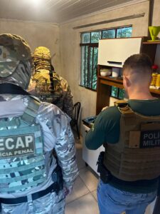 Operação “Intramuros” é deflagrada contra organização criminosa que atua dentro e fora de presídios em SC