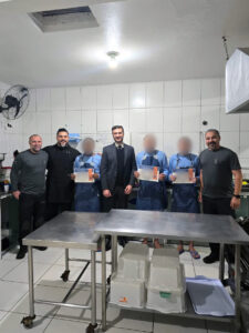DEASE promove encerramento de curso de gastronomia no CASE de Itajaí e fortalece ações de ressocialização
