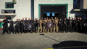 Polícia Penal de Santa Catarina realiza transferência interestadual de 30 presos para o Paraná